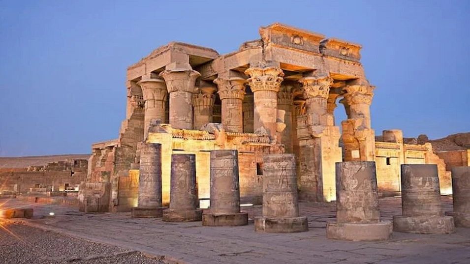 Marsa-Alam-To-Abu-Simbel-egypt-inside (3)