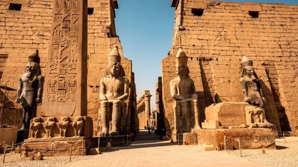 Marsa-Alam-To-Abu-Simbel-egypt-inside (6)