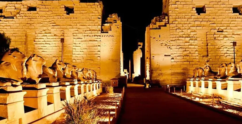 Karnak Tempel Lichtshow (1)